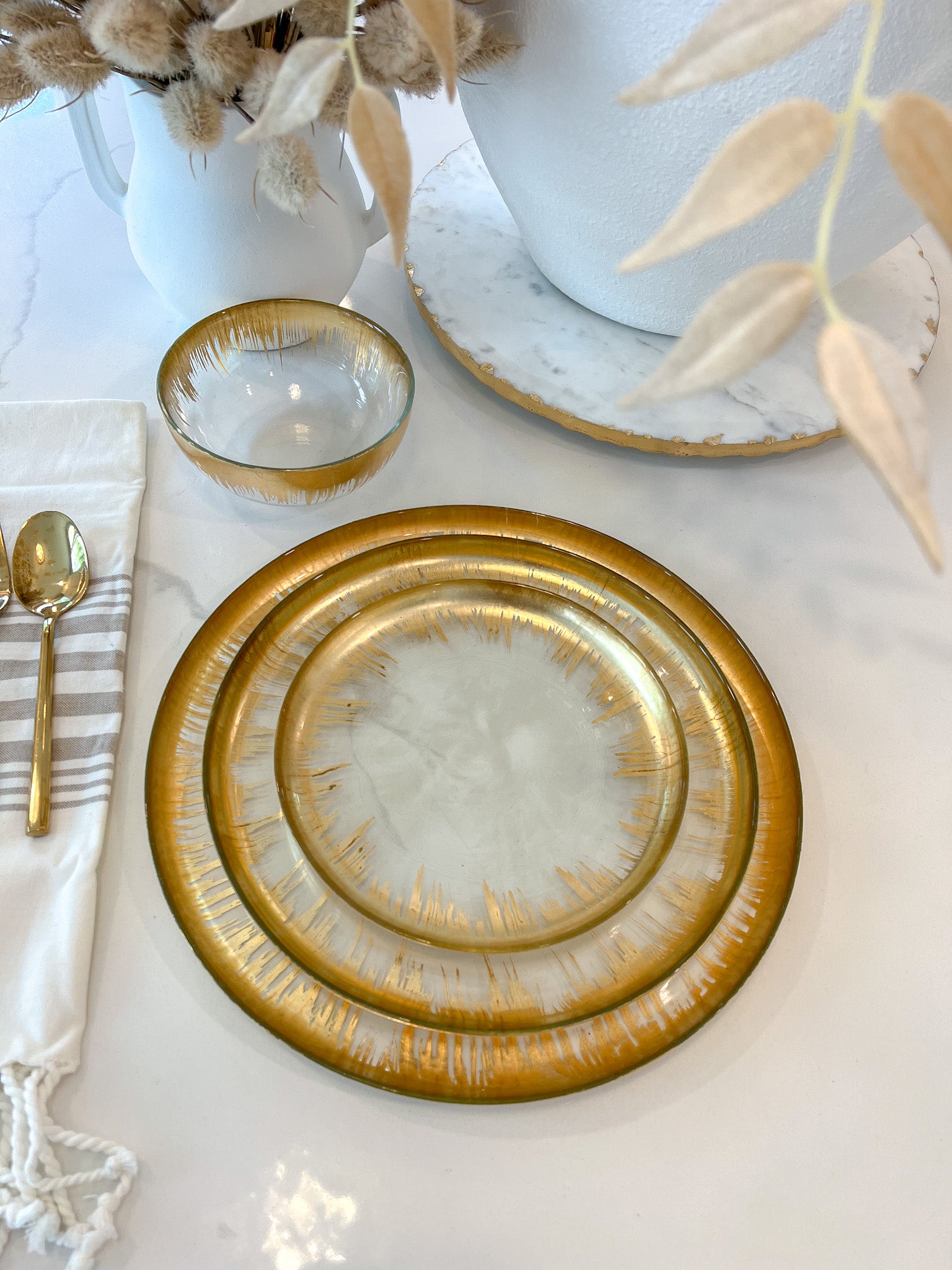 Gold trim dinnerware hotsell