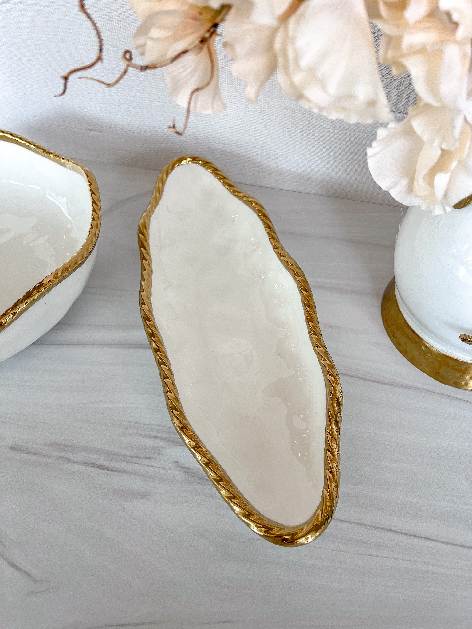 White & Gold Dinnerware/Serveware with Gold Twisted Edge (5 Styles)