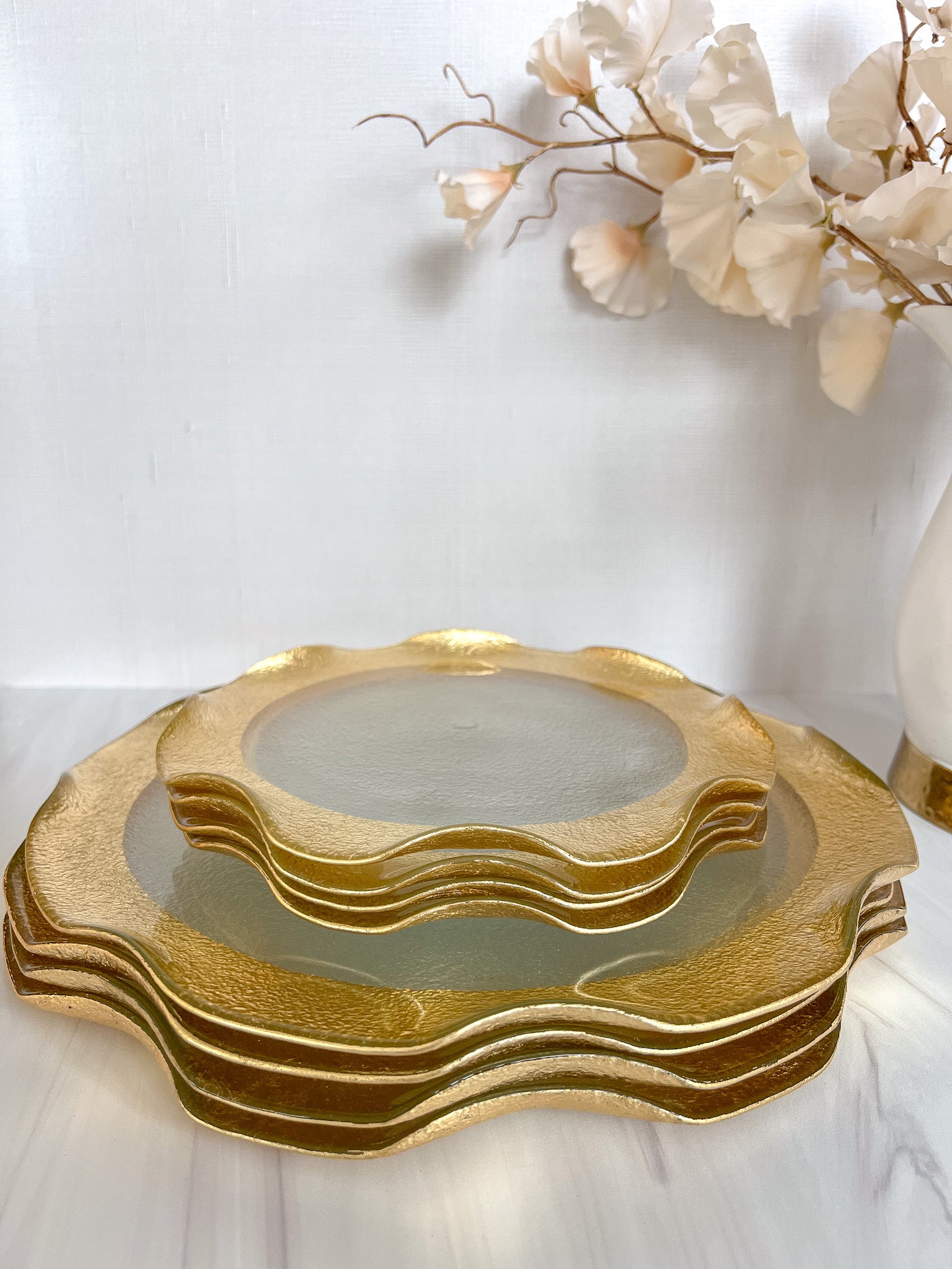 Set of 4 Wavy Gold Dinnerware (2 Sizes)