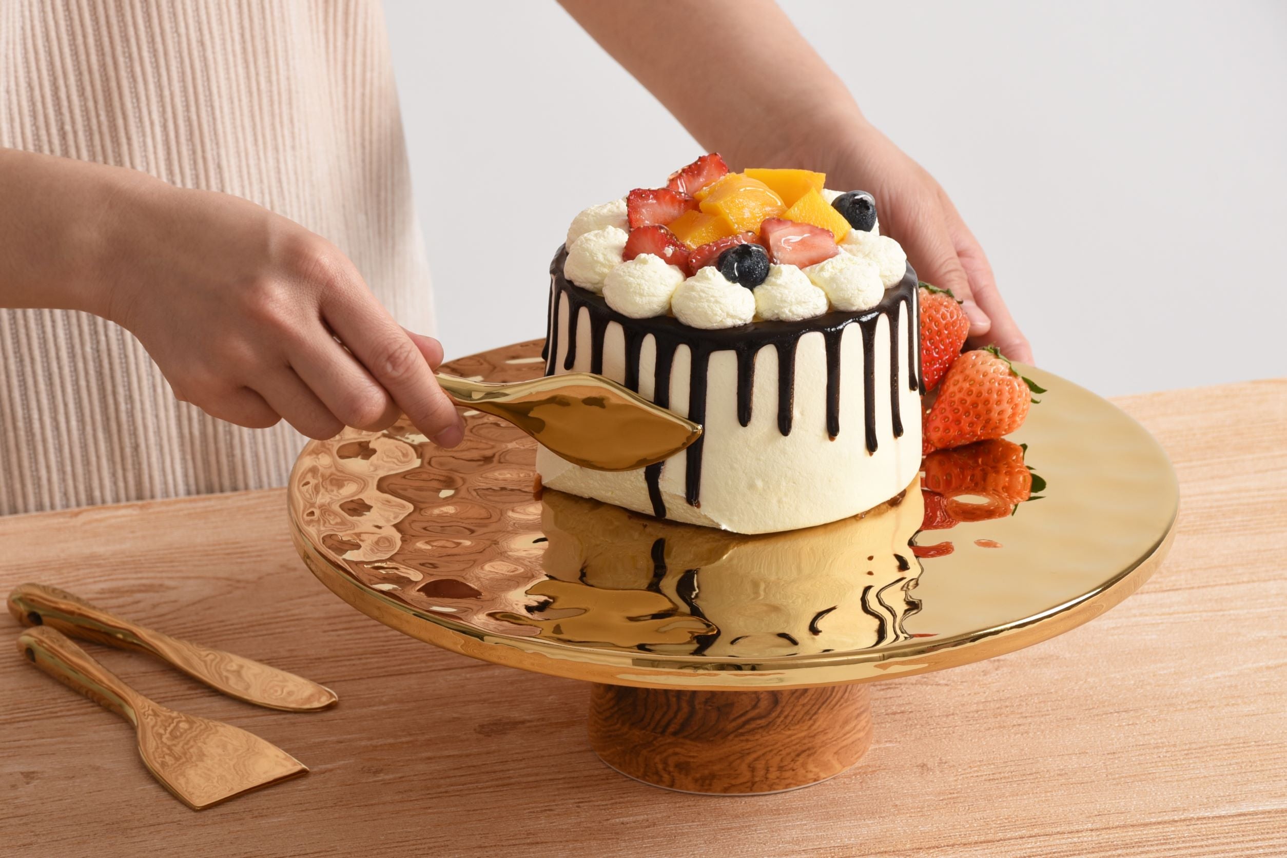 Madera Cake Stand