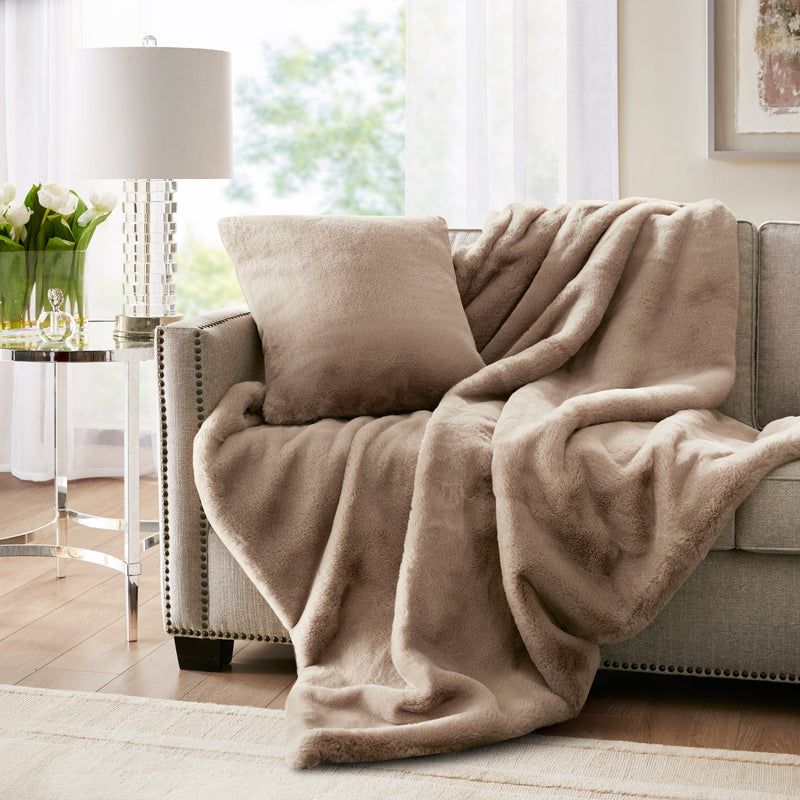 Solid Faux Fur Throw (3 Colors)