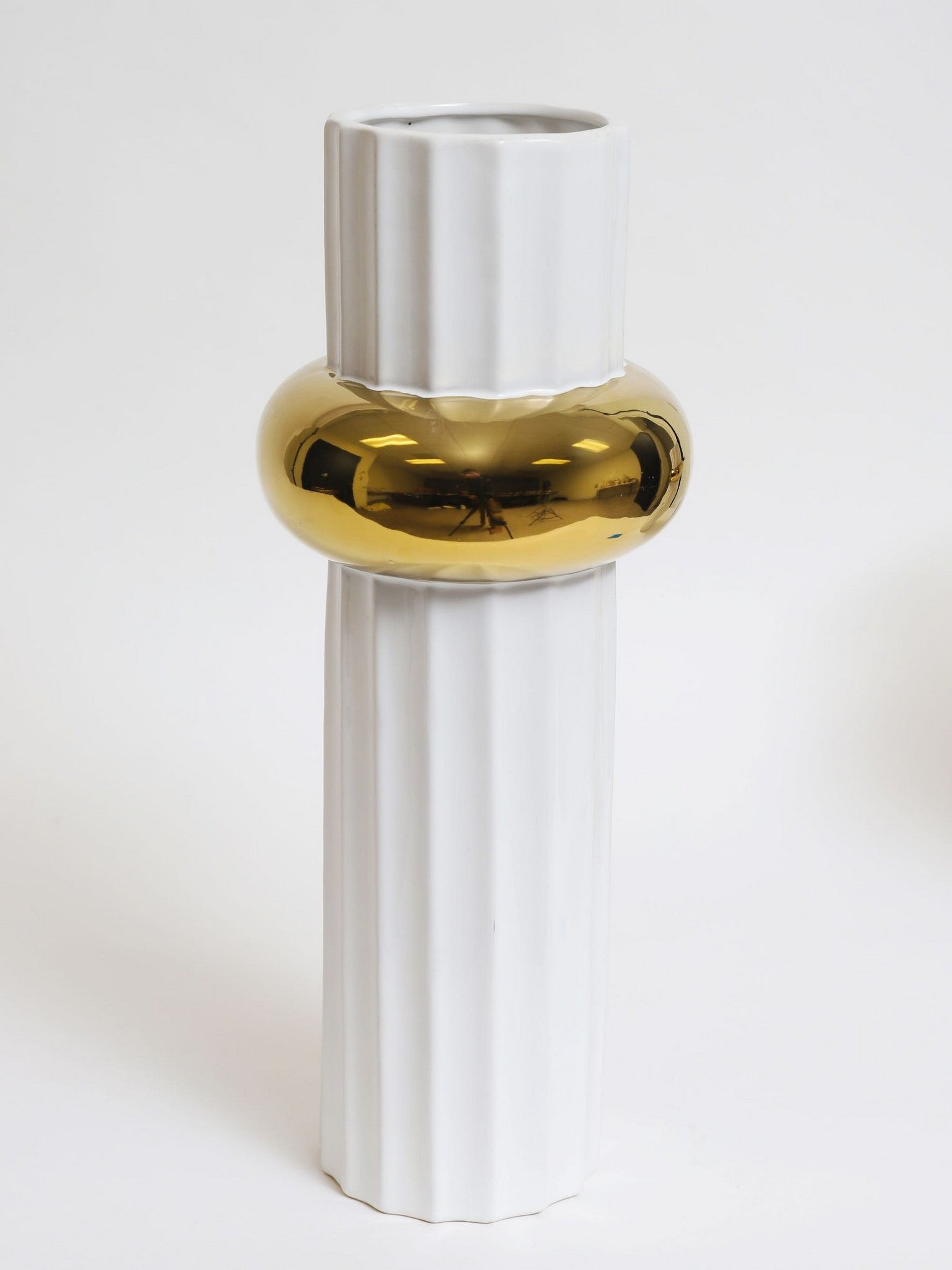 White Linear Vase with Gold Circle Detail (2 Sizes)